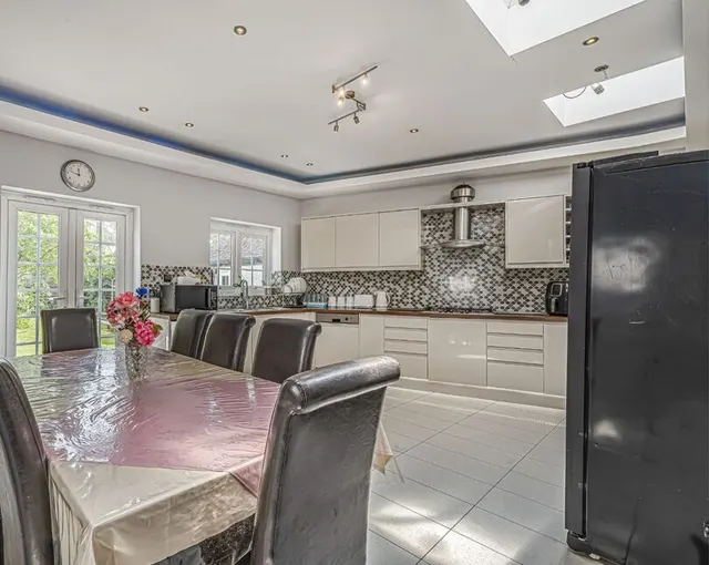 Abbotswood Gardens, Ilford, IG5, photo 3