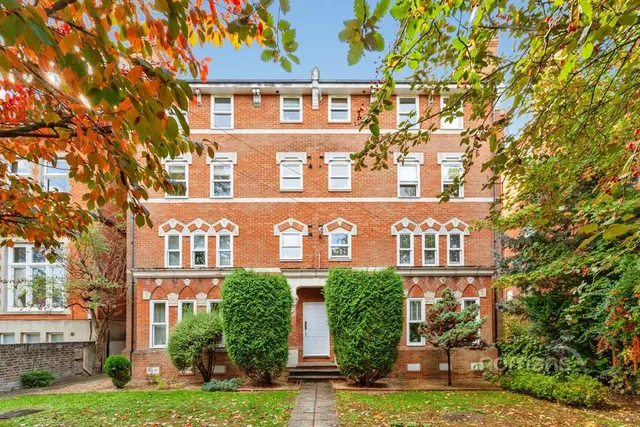 2 bedroom flat, Prospect Place, Windsor, SL4