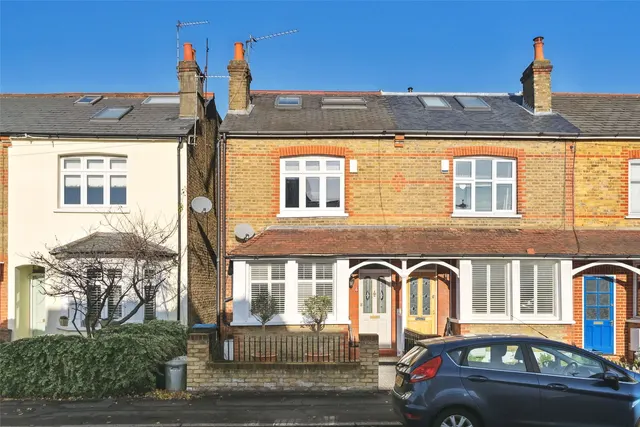Priory Road, Hampton, TW12 2NT, photo 1