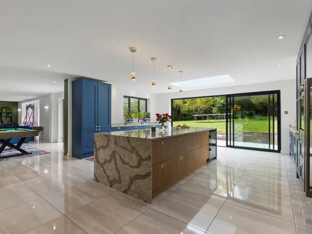 Portsmouth Road, Liphook, GU30, photo 3