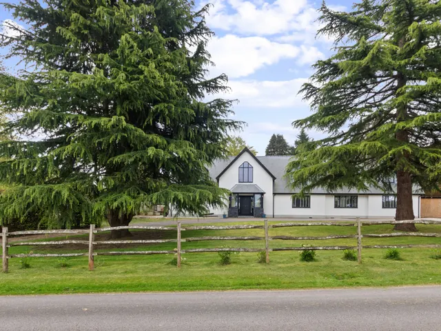 Portsmouth Road, Liphook, GU30, photo 2