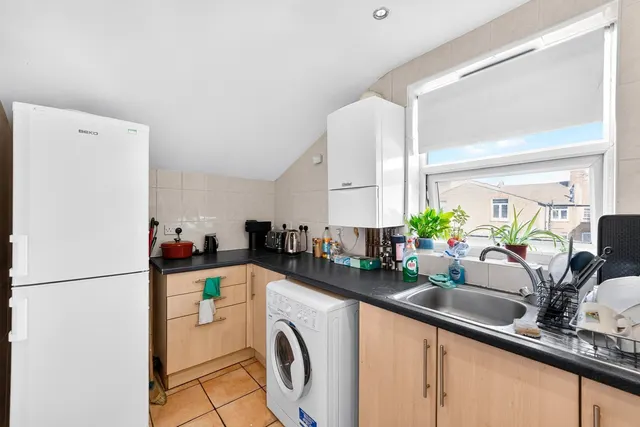 Tooting Bec Road, London, SW17, photo 3