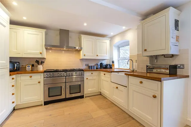 Photo 3 — Crowder Terrace, Winchester, Hampshire, SO22 4PT