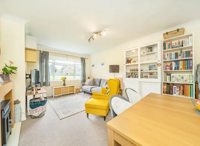 Conway Road, Whitton, TW4, photo 1