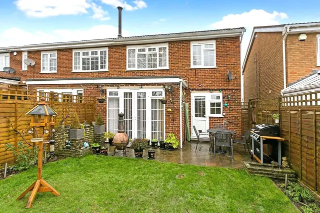 Photo 2 — Cranbrook Drive, Maidenhead, Berkshire