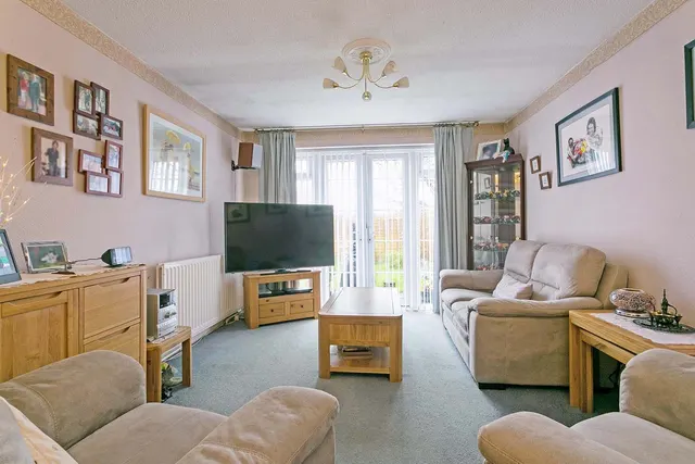 Photo 3 — Cranbrook Drive, Maidenhead, Berkshire