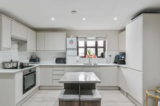 Photo 3 — Flat 7, Lime Court, 1 Lewis Road, Mitcham