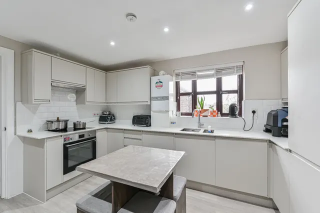 Flat 7, Lime Court, 1 Lewis Road, Mitcham, photo 1