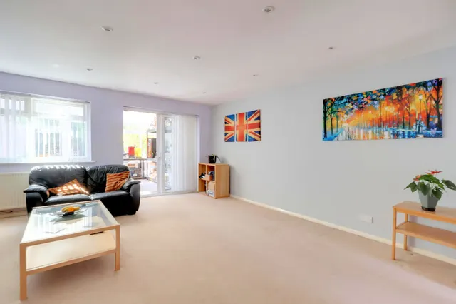 Photo 2 — Darley Close, Croydon, Croydon, CR0 7QH