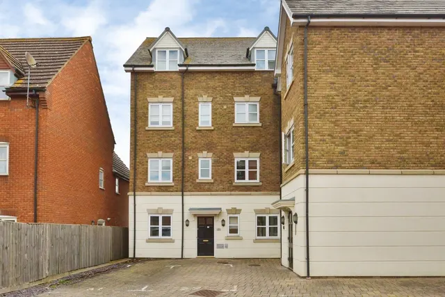 Morland Drive, Grange Farm, Milton Keynes, Buckinghamshire, MK8, photo 1
