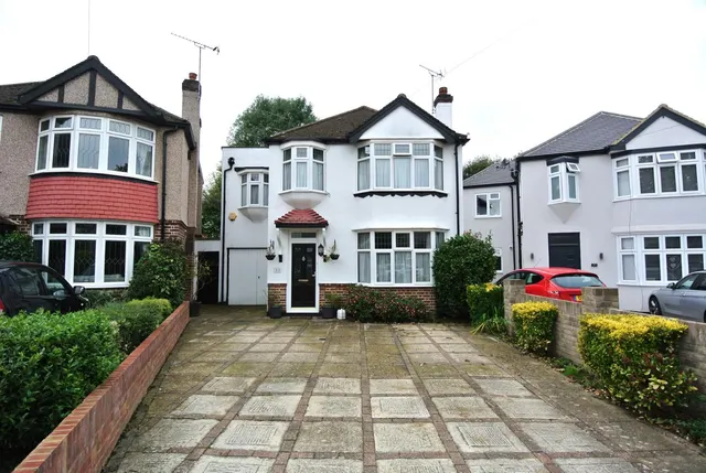 Ashview Gardens, Ashford, Surrey, TW15 3RE, photo 1