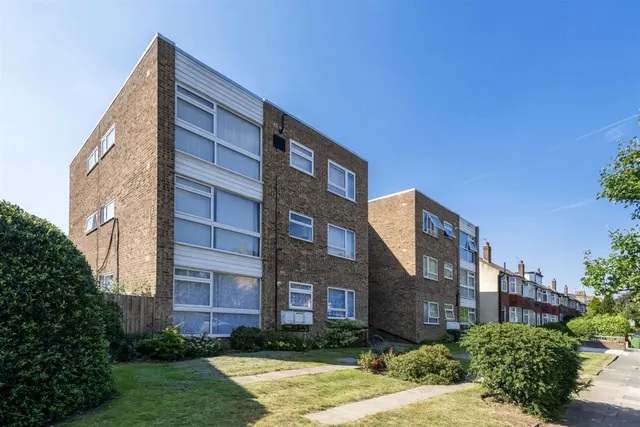 Laburnum Place, London, SE9, photo 1