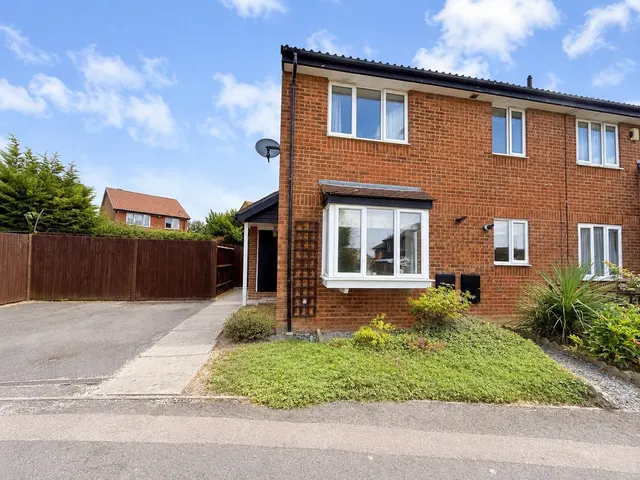 Heron Drive, Luton, LU2, photo 1