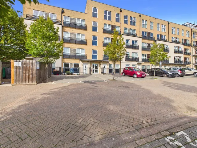 Lanadron Close, Isleworth, TW7, photo 1