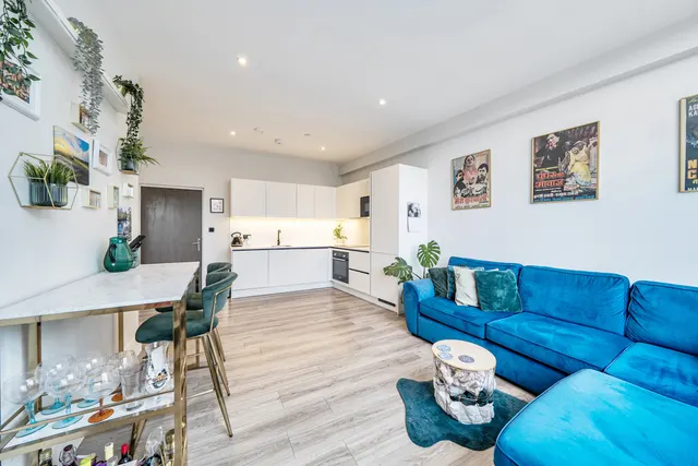 Field End Road, HA4, photo 2