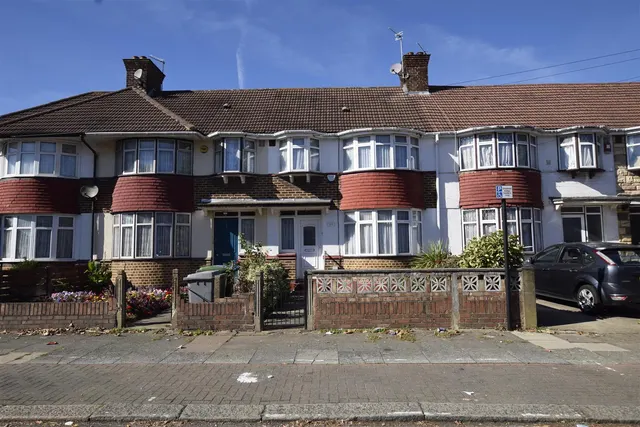 Wyld Way, Wembley, HA9, photo 1
