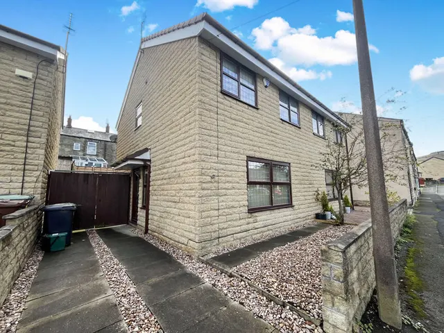 King Street, Glossop, SK13, photo 1