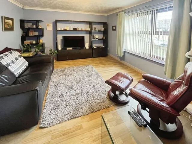 King Street, Glossop, SK13, photo 2