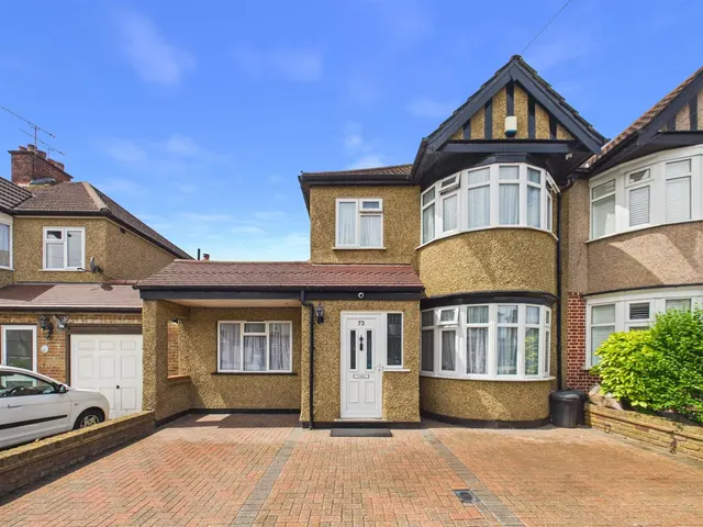 Cornwall Road, Ruislip, HA4 6AJ, photo 1