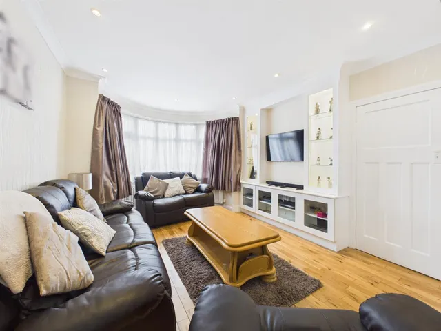 Photo 3 — Cornwall Road, Ruislip, HA4 6AJ