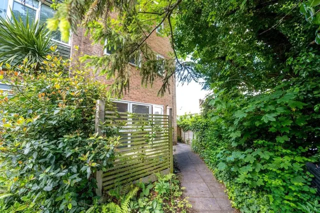 Warren Road, Guildford, GU1, photo 1