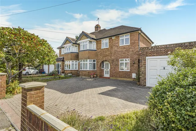 Queens Way, Hanworth Park, TW13, photo 1