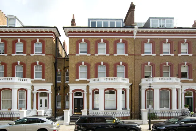 Photo 2 — Flat 3, 14 Roland Gardens, London