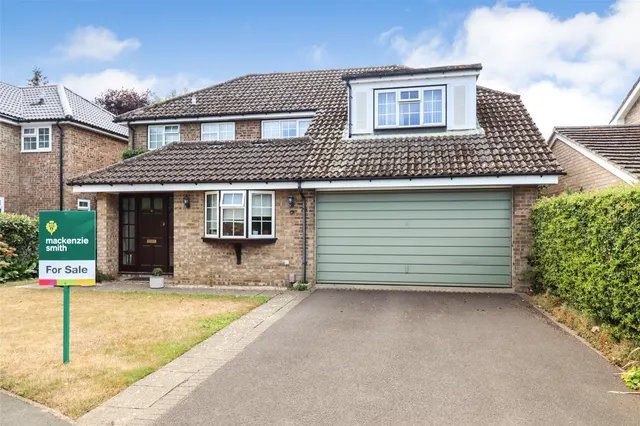 Curzon Drive, Church Crookham, Fleet, Hampshire, GU52 6JL, photo 1