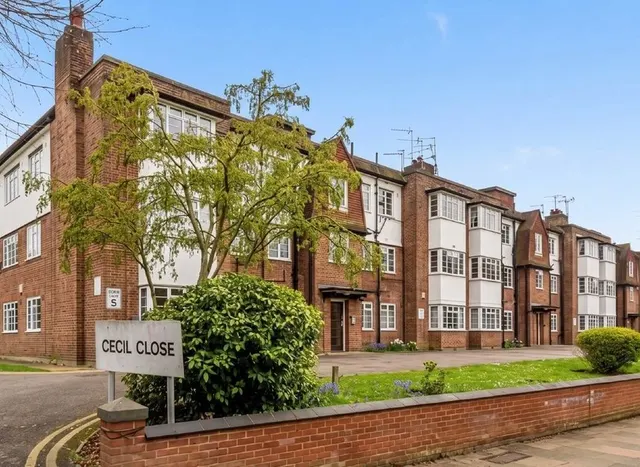 Cecil Close, Ealing, W5, photo 1