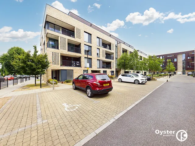 Alpine Road, Palm Court, NW9, photo 1