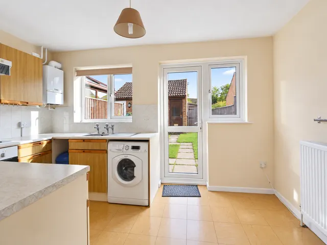 Vane Road, Thame, OX9, photo 2