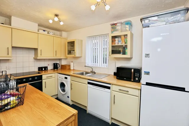 Hayling Close, Gosport, PO12, photo 2