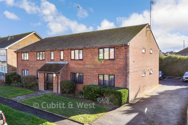 Cavell Avenue, Peacehaven, BN10, photo 1