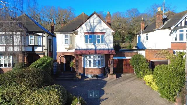 Field Close, Buckhurst Hill, photo 1