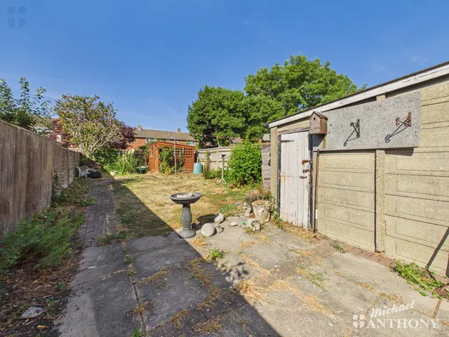 Photo 3 — Meadowcroft, Aylesbury, HP19 9LN