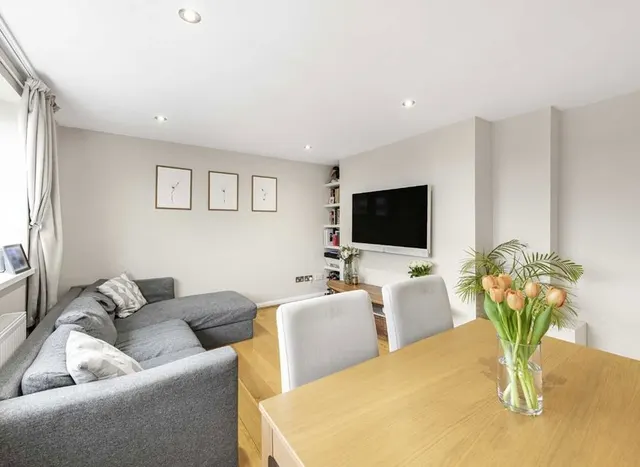 West Hall Road, Kew, TW9, photo 1
