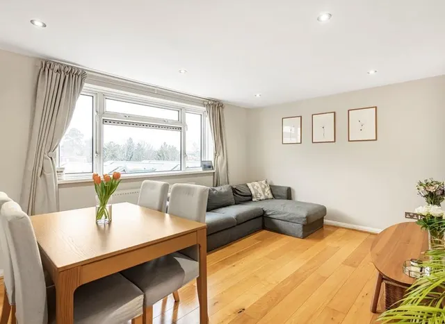 Photo 2 — West Hall Road, Kew, TW9