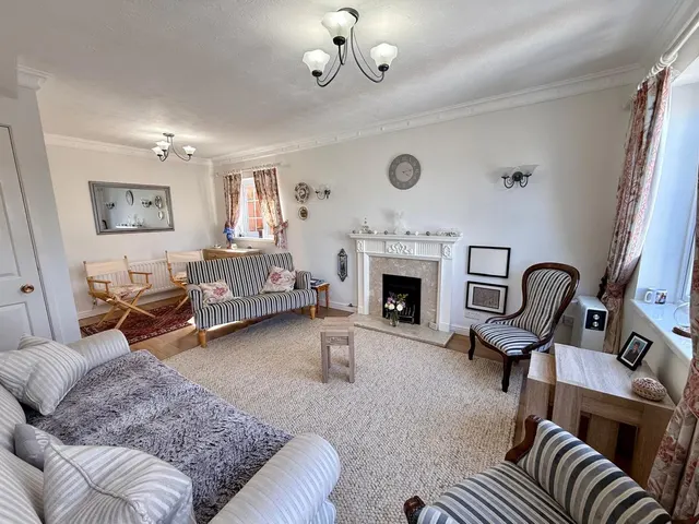 Photo 2 — Cloverlands, Swindon, Wiltshire, SN25 1RW