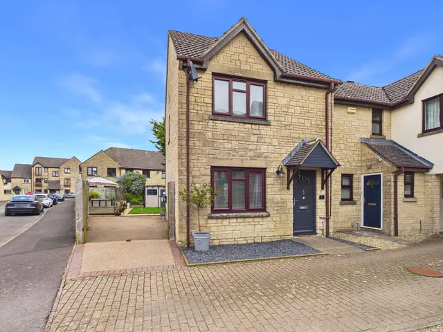 Woodhouse Close, Cirencester, GL7, photo 1
