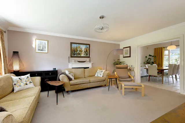 Photo 3 — Woodside Avenue, Beaconsfield, HP9