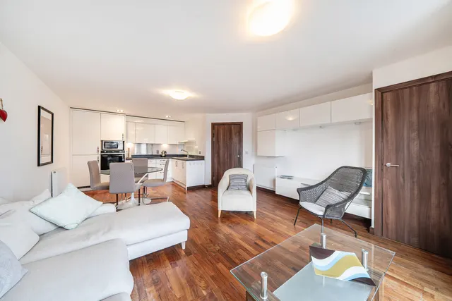 Modern riverside living at its finest!, UB9, photo 2