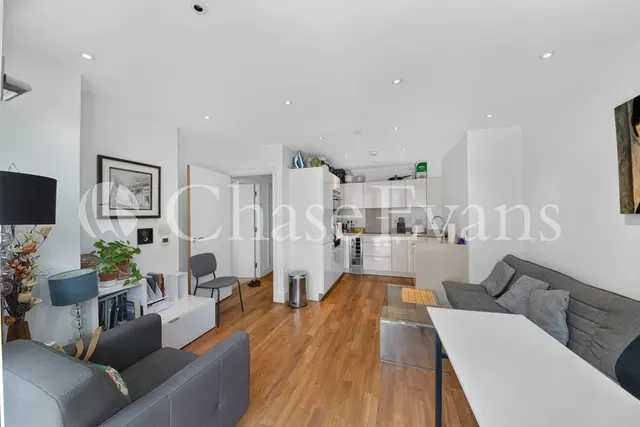 Queensland Terrace, Islington, N7, photo 1