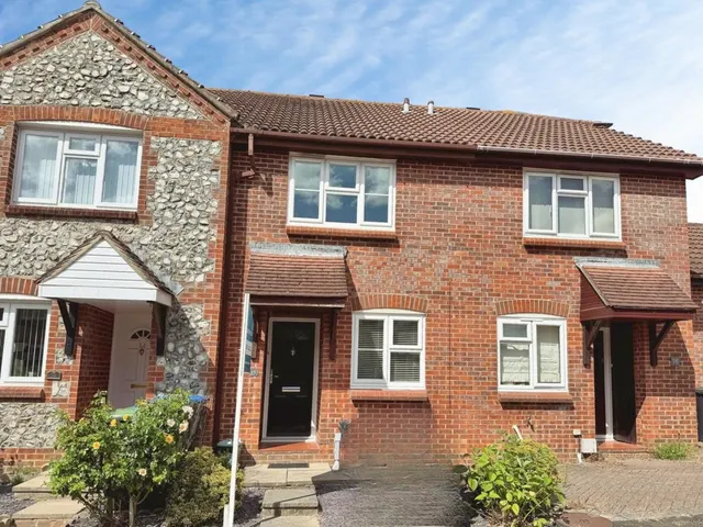 Perryfields , Burgess Hill, photo 1