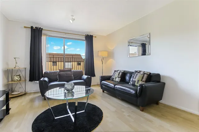 Lothian Way, Brancumhall, G74, photo 3