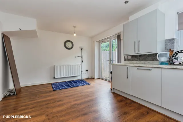 Harrison Court, Hyde, SK14, photo 3