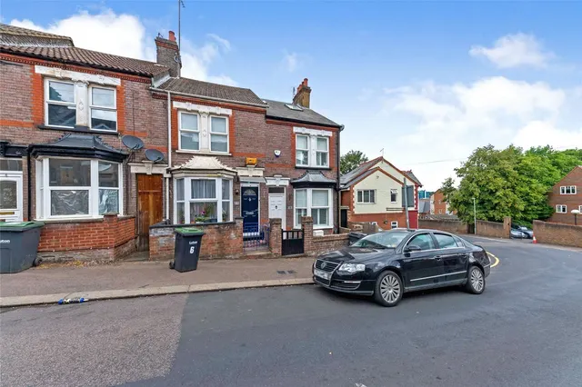 Russell Rise, Luton, LU1, photo 1