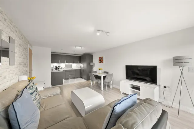 Walsham Court, Ickenham, photo 3