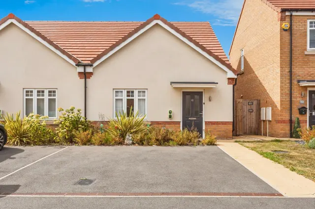 Sanderson Way, Wakefield, WF3, photo 1
