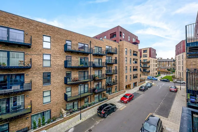 Rolfe Terrace, London, SE18, photo 1