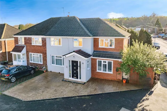 Charlwood Road, Luton, Bedfordshire, LU4, photo 1